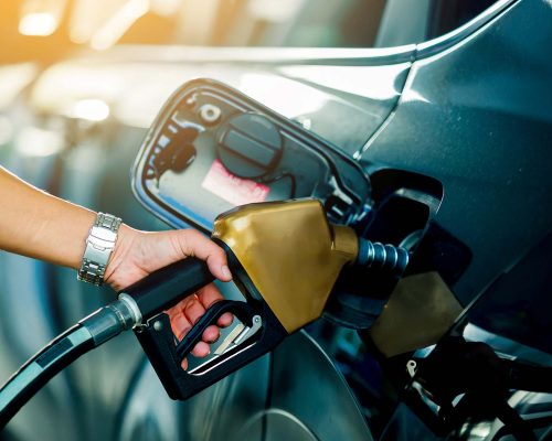 Pumping-Gas-electric-skateboard-saves-you-money Pumping-Gas-electric-skateboard-saves-you-money
