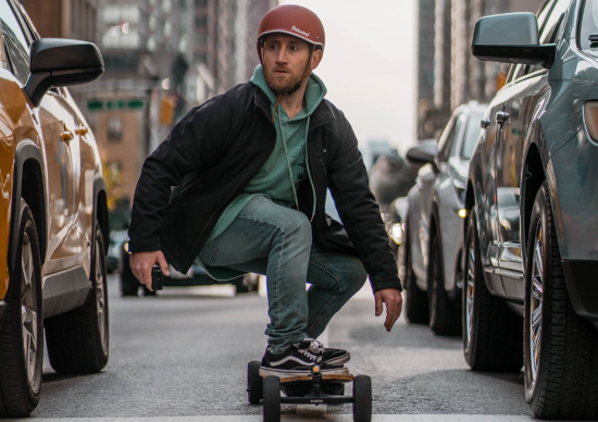 electric-skateboard-traffic-city electric-skateboard-traffic-city